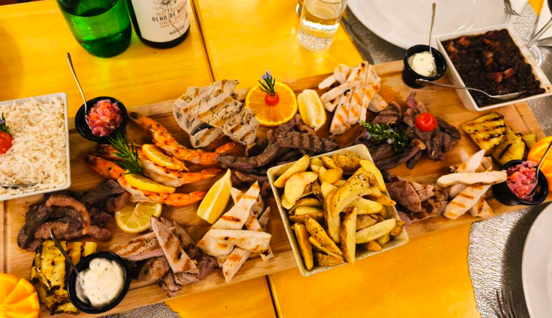 Central dos Sabores — restauracja w centrum Caniço z lokalną kuchnią